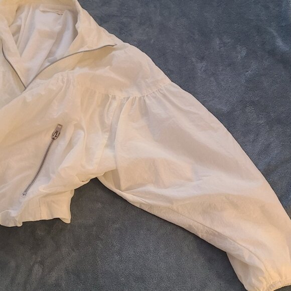Girl's light puffy type inner-lined white jacket and/or windbreaker  Size S - Picture 2 of 5